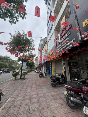 bán nhà mặt phố Ngô Gia Tự, vỉa hè đá bóng, gần BigC Long Biên, kinh doanh ngày đêm