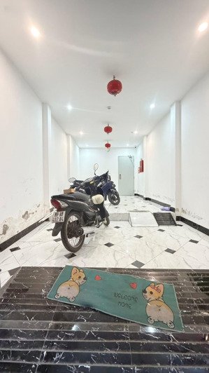 ô tô đỗ cổng phố lò đúc nhà đẹp dân xây ngõ thông tứ tung sổ đỏ cc 40m2 x5t giá 7.8 tỷ có tl