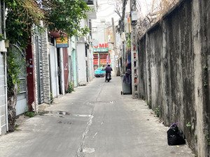 nhà 2 tầng cmt8 q10 gần mặt tiền nhỉnh 4 tỷ sổ nở hậu hẻm thông ô tô cách 2 căn