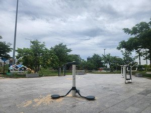 bán nhanh lô đất mặt tiền đường 5,5m lề 3m đối diên công viên thông thoáng giá chỉ 4,75 tỷ