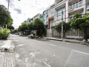 5x18.5m- khu bình phú quận 6- 4 tầng, dòng tiền 20 tr/ tháng