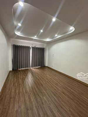 mặt phố cổ lớn lê văn linh - vỉa hè rộng - ôt ô đỗ ngày đêm - vị trí đắc địa - kd sầm uất -sổ vuông