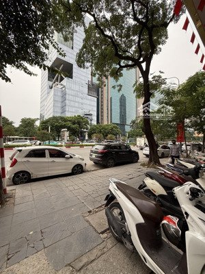 cần bán nhà tổng tiện tích 55m mặt tiền 7m xây 4 tầng. cách 20m ra mặt phố trần duy hưng. 11,5 tỷ