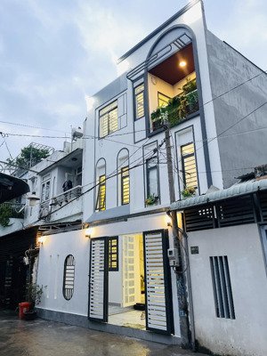 nhà 2 lầu ngang 6.8m (4 phòng ngủ) trục hà huy giáp