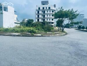 Bán lô góc ngã tư đường 26m và đường 10m5 đối diện trường tiểu học gần trường đại học FPT