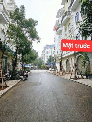 100m đô nghĩa 2 đường trước sau 11,5m