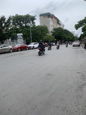 bán nhà 5 tầng trần quốc hoàn - cầu giấy - dt 40m2 - mt 4m - đường oto - ngõ thông