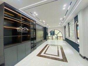 vị trí gần chợ 230, kd sầm uất, đường trước nhà ô tô tránh 6m, s 39m2 sổ (từ tầng 2 là 52m2 đua ra)