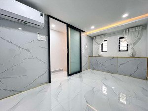 3.2 tỷ tl, nhà cmt8, p13, q10, 3 tầng, nhà mới ở ngay.