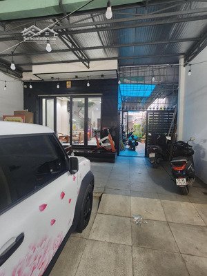 mặt tiền quốc lộ 50 . phong phú ( nay là bình hưng ).
diện tích 8x36 thuận tiện kinh doanh.
k