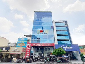 cho thuê tòa nhà mt phan đình phùng đoạn đẹp. dt: 10x22m. 2 hầm 8 tầng nổi. 2 thang máy