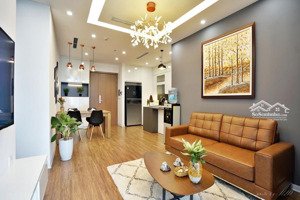 cho thuê căn hộ tòa le capitole 27 thái thịnh, dt 95m2, 3 ngủ, đồ cơ bản. lh 