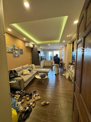 chuyển công tác cần bán gấp căn hộ 68,5m2 chung cư han hud hoàng quốc việt cầu giấy,giá 5 tỷ.