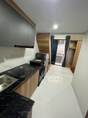 trống 1 phòng full đồ + nhận xe điện, cách đường lớn và ga tàu chỉ 50m, nhiều tiện ích xung quanh.