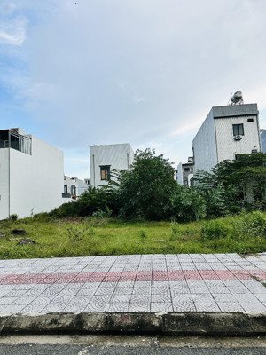 chủ ra toà bán nhanh lô đất chia tài sản