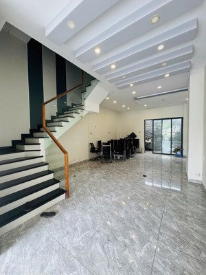 cho thuê nhà nguyên căn mặt tiền đường lớn khu vcn phước hải, nam nha trang