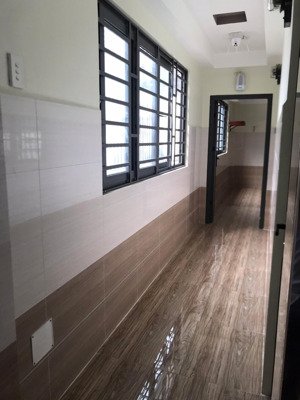 cho thuê phòng trọ mới, đầy đủ tiện nghi có thang máy, máy lạnh giá chỉ từ 2tr5/tháng