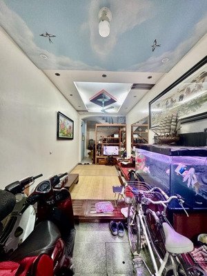 nhà hiếm mặt ngõ kinh doanh -ngõ thông các ngả-dừng đỗ qua nhà-diện tích rộng nở hậu