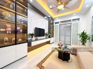 hàng ngon! bán nhà ngõ 282 kim giang, hoàng mai, 36m2x5t, giá 7.68 tỷ, 80m ra tiểu học đại kim