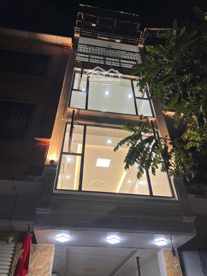 tôi chính chủ, cho thuê nhà mặt phố nguyên căn 5 tầng, phố lê đại, lb,giá chỉ 20tr/ tháng