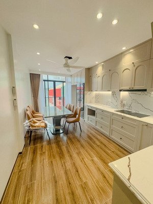 bán nhà xuân thủy 37m2, 6 tầng thang máy, 4 phòng ngủ, 10m ra ô tô