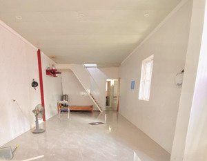 cần bán nhà giang biên phố kẻ tạnh, dt 60m2 mt 4m. đường thông ôtô tải qua nhà