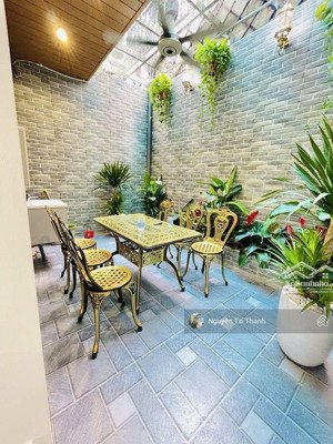 nhà đẹp sân vườn giải phóng - ô tô sát cổng - full nội thất - lô góc vuông vắn - 50m2 - 11.2 tỷ