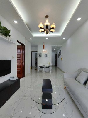 cần tiền bán gấp cc sky garden 3, 69m2, 2pn, 2wc, 4tỷ9, nhà đẹp, khu an ninh, đầy đủ tiện ích