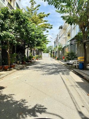 lô cực đẹp chỉ 3ty790 đường 8m vỉa hè 1m q9