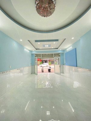 nhà 3 lầu ngay trung tâm vĩa hè 5m phù hợp văn phòng dạy học