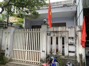 cần bán nhà mặt tiền hàm tử gần khu pháo hoa.