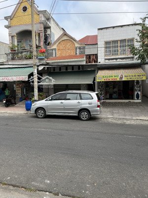 đầu tư có dòng tiền ngay! bán dãy trọ 8 phòng + 1 ki-ốt mt lớn d14, kdc mp1 - sát chợ & kcn