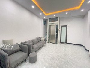 chính chủ gửi bán nhà lô góc 3 thoáng - ô tô vào - thang máy - full nội thất