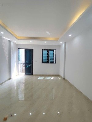 bán nhà 5 tầng mới tinh bãi đỗ xe bên cạnh nhà - gần trường cấp 3 - gần chợ - ô tô tránh 5 tỉ