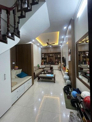 cho thuê nhà 4 tầng tại la thành dt 40m2, 3 ngủ giá 20 triệu full nội thất cách đường lớn vài mét