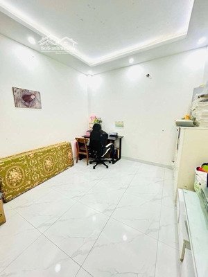 bán gấp-nhà đẹp khuyến lương 40m2,giá 7.2 tỷ, tặng full nội thất- gần phố - ngách thông - 6pn