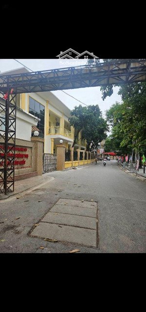 bán nhà phố cầu giấy. giá 12,6 tỷ. trung tâm quận cầu giấy-lô góc. nhà dân xây, gần hồ siêu thoáng