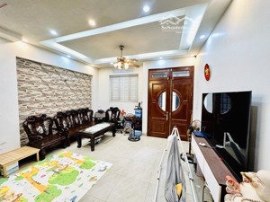 cấn bán gấp nhà tt tây hồ dt 50/55 m 4 tầng mặt tiền 5.2 m giá 11.8 tỷ lô góc 30m ra oto thoang