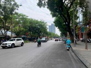 [ MẶT TIỀN 8M ] ️ Nhà Phân Lô phố HUỲNH THÚC KHÁNG - NGUYÊN HỒNG: Diện tích 100m2 x 4 tầng, Mặt tiền 8m Sổ đỏ vuông đẹp, Giá bình dân.