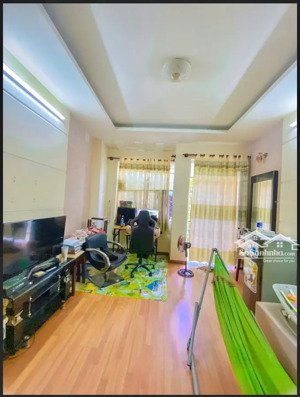 nhà 4 tầng mặt tiền gần cộng hòa, 5 phòng ngủ, cn 72m², khu an ninh, đáng ở, giá hợp lý 16,8 tỷ.