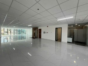 văn phòng quận phú nhuận cho thuê, view kính thoáng, 170-300m2, đ.nguyễn đình chính