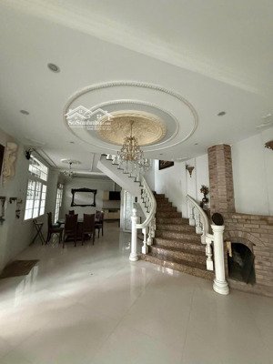 cho thuê biệt thự nhà vườn việt hưng 150m x4t, lô góc, 30 tr/th