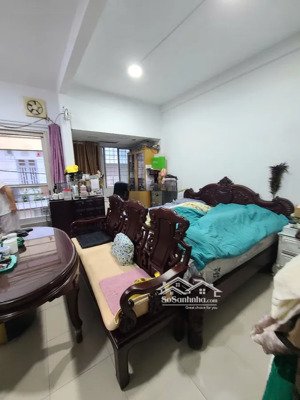 nhà phố 3 tầng, sát mặt tiền, 5 phòng ngủ, gần sân bay, hẻm xe hơi 6m, tiện ở và làm văn phòng.