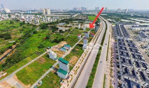 chính chủ bán lô đất dt 49,6m2, mt 4m, cách đường 3.5 chỉ mấy bước chân, hai mặt thoáng, giá đầu tư