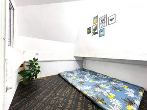 cho thuê nhà ngõ 3 phạm tuấn tài phòng đơn ở 1 người ô tô đỗ cổng chỉ 1,3 triệu/tháng có điều hòa