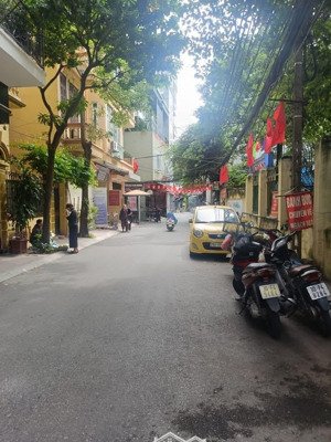 siêu phẩm mặt ngõ thông ô tô tránh nhau phường đống đa, 38m2 x 4 tầng, nhà cũ chắc chắn, kinh doanh