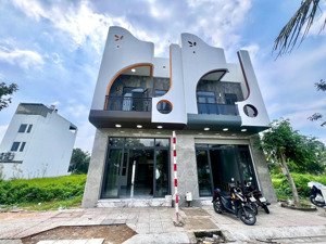 duy nhất 1 căn nhà the sol diện tích lớn 5x18,5 vừa hoàn thiện xong giá 4,4tỷ 