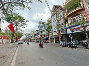 cho thuê nhà mặt tiền 9m phố lê lợi. vỉa hè để xe rộng rãi, vị trí đẹp thuận lợi kd, buôn bán