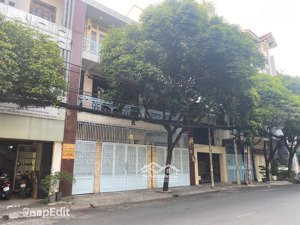 tân bình, bán biệt thự 4 tầng, cn 470m2. mặt tiền 20m. hẻm 7m, gần ga t3, thu nhập 1,2 tỷ/năm