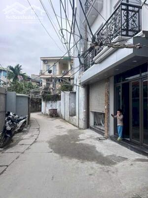 Nhà 5 tầng mới xây tại phố Đức Diễn, ô tô đỗ cửa, gần trung tâm văn hóa-thông tin và thể thao!